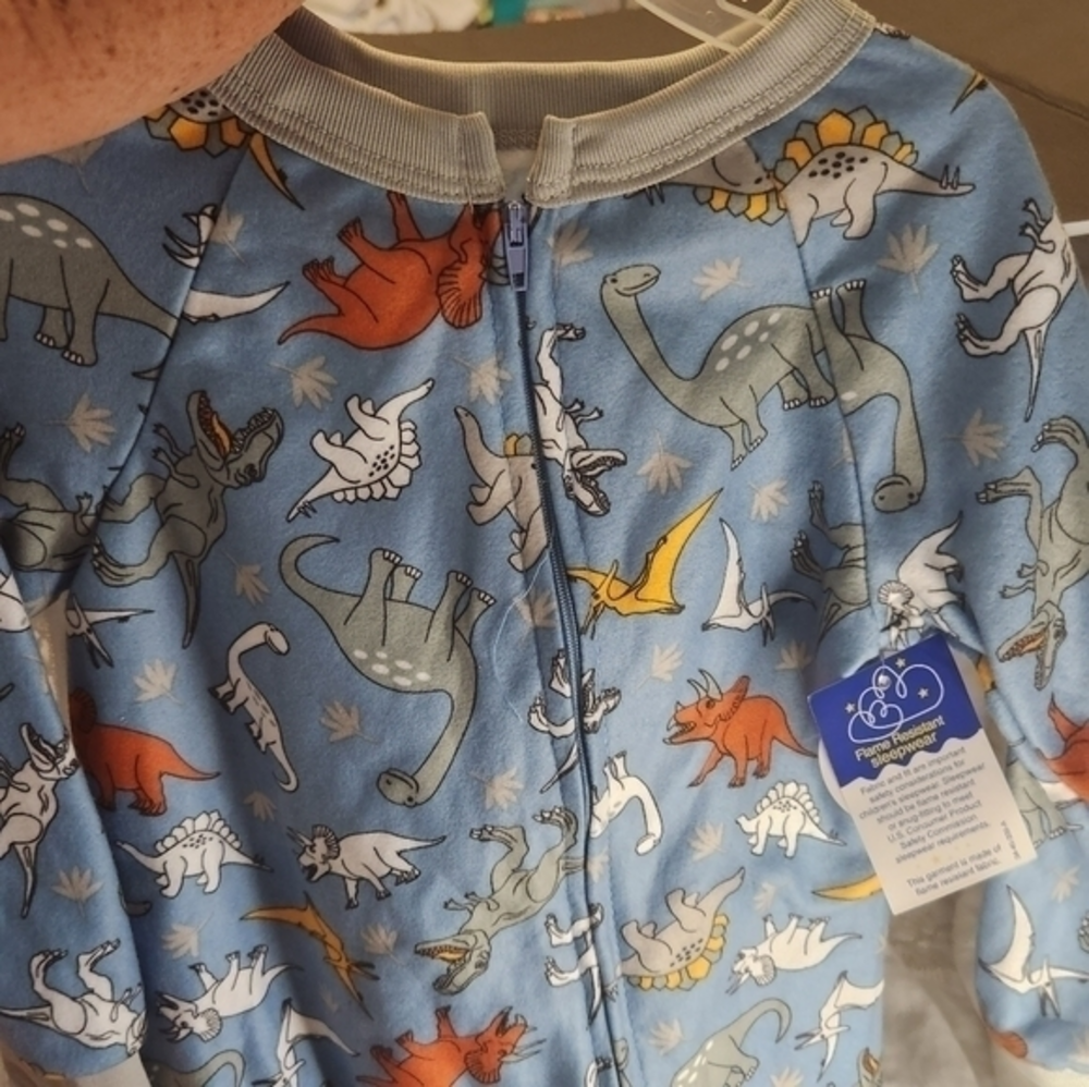 Mon Petit 2T footed non slip pajamas‎ onesie dinosaurs NWT sleepwear